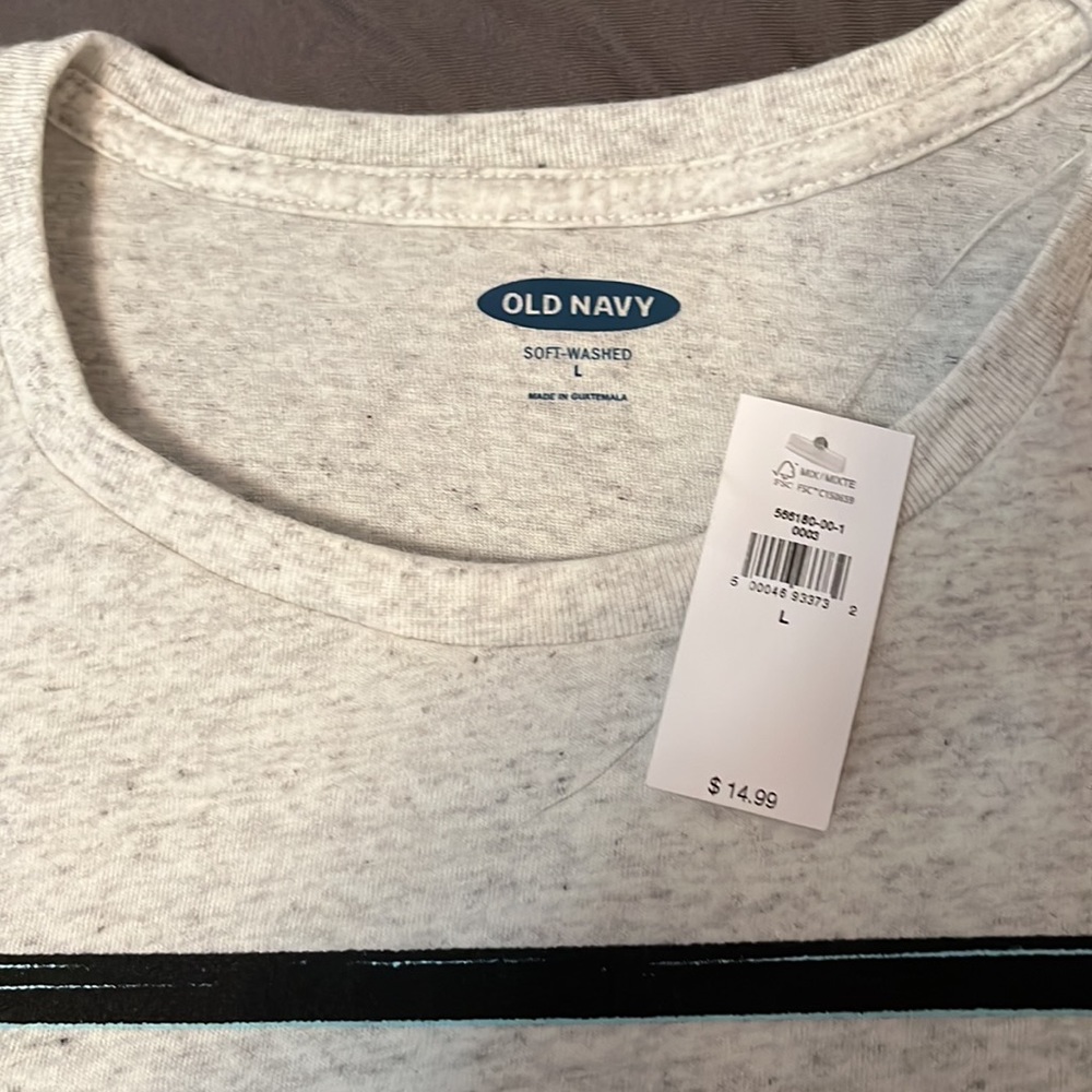 Large T shirt - Picture 4 of 6
